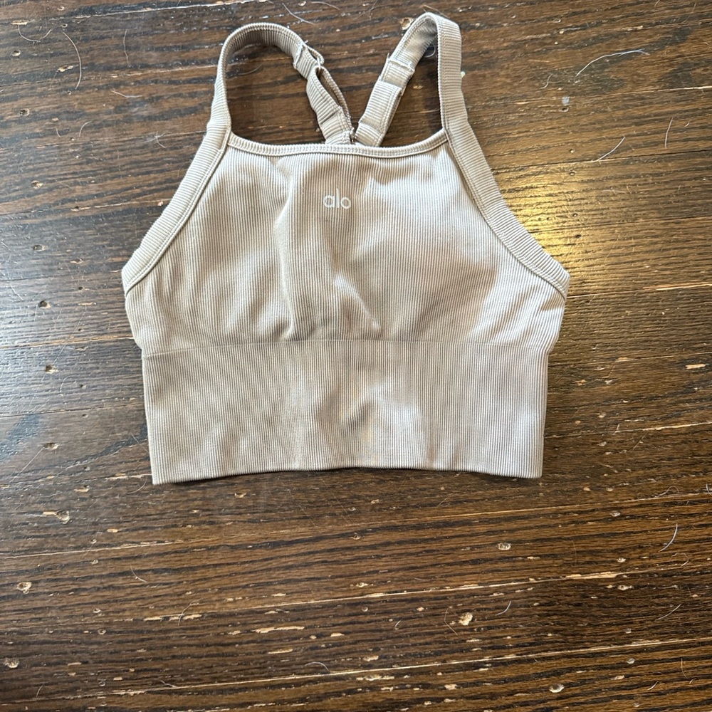 ALO Yoga Women's Beige Ribbed Sports Bra
